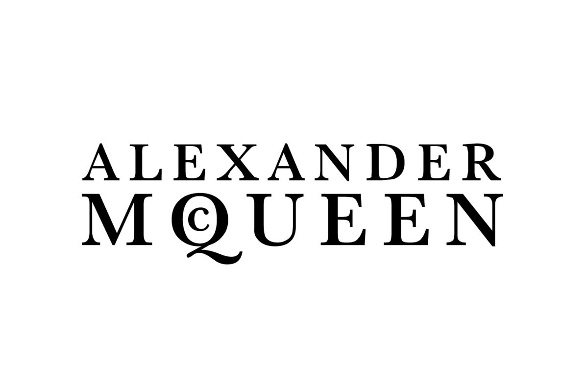 Alexander McQueen – Thời Trang Đột Phá Và Nghệ Thuật Cao Cấp